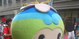 シンボルタワーＰＬ塔を眺めながら歩く大阪府富田林市
