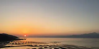 チャンスは月1回?!夕日に照らされた御輿来海岸の絶景が美しすぎる♡