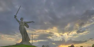 世界の巨大像を巡る