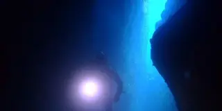 プチ宮古島⁉︎都心から日帰りも可能な海底洞窟ダイブ…雲見‼︎