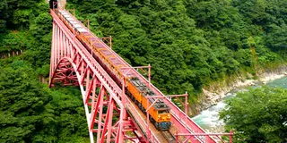 トロッコで巡る！黒部峡谷満喫旅