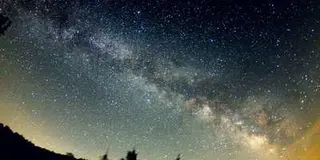 谷川岳で夏の満天の星空と天の河を見上げる／天神平