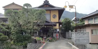 甲府近郊のぬる湯とＢ級グルメで元気を養おう