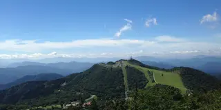雲に手が届く？茶臼山高原で青空と緑に包まれてみませんか？