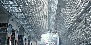 京都の中心、京都駅。差し込む光が美しい！