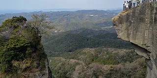 絶景！鋸山で度胸だめしの地獄のぞき
