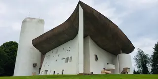パリ近郊でコルビジェの世界に浸る