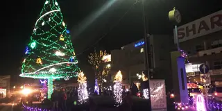小さな街の駅前イルミネーション