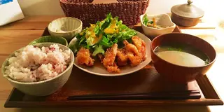 美味しいもの大好き女子大生がリピート通いする三鷹のランチガイド。