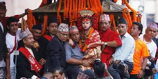 インドラジャトラでクマリの巡行に会う