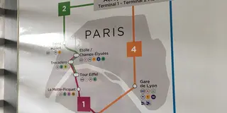 トランジット、パリ。