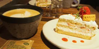 Cafeめぐり♡ 〜苺のデザートが食べたい編🍓〜