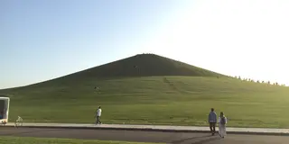 暮らすように楽しむ札幌観光。シャンパンとチーズとパンを買って、モエレ沼公園にピクニックへ行こう！