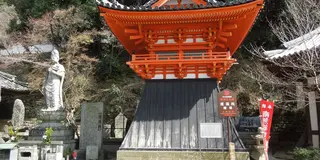 桜咲く紀三井寺