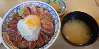 阿蘇内牧であか牛丼に舌鼓を打ちながら温泉をハシゴ