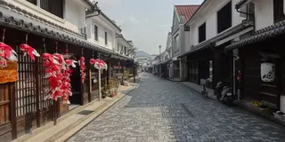 金魚ちょうちんの泳ぐ古い街並みを旅しよう