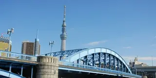 江戸情緒を伝承する老舗が軒を連ねる浅草の離れ座敷－駒形橋