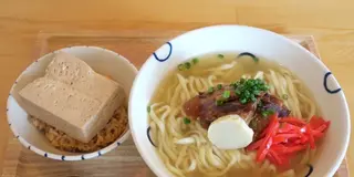 沖縄🌺来たら絶対に食べてほしい沖縄在住者が選んだ他とちょっと違う！？個性派沖縄そば4選！