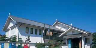 歴史を学び体験する砥部焼コース