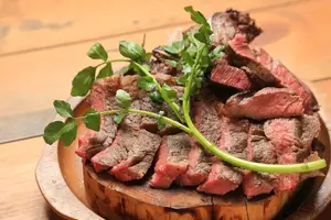 色んなお肉食べるよ！( ・`ω・´)９