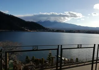 【新春】河口湖から雪化粧の富士山を望む！今年も大吉な１泊２日旅