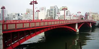 深紅の橋梁は浅草の象徴！酒に甘味に洋食と美味三昧－吾妻橋