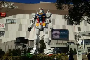 豊洲市場でええもん買うてガンダムと出会う