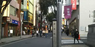 ここは新宿。情緒あふれる神楽坂を歩く