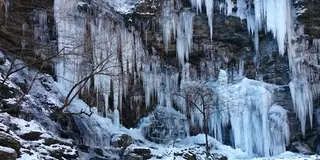 三十槌の氷柱とその周辺
