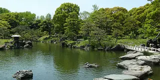 都会の中にも自然がいっぱい！　　　　　　　　ちょっとレトロな お気軽庭園散歩