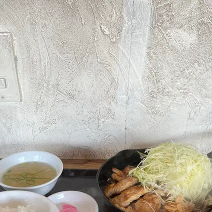 肉食堂 最後にカツ。