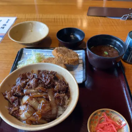 おかげ横丁 豚捨