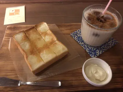 泊まれる純喫茶 ヒトヤ堂（ゲストハウス）