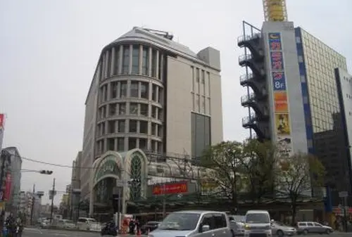日本最長の天神橋筋商店街を練り歩く、食いだおれのまちの休日