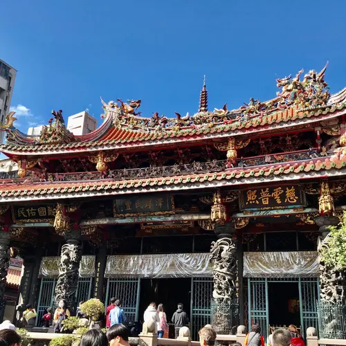 龍山寺（Longshan Temple）