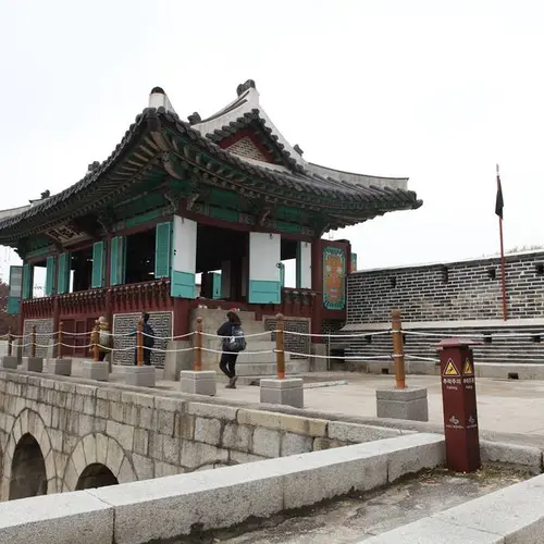 水原華城