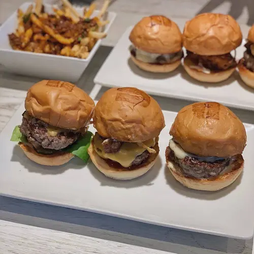 UMAMI BURGER 青山店 （ウマミ バーガー） 