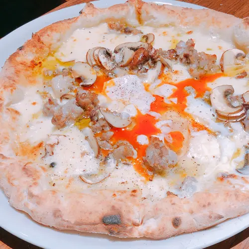 Pizzeria Il Suono Scorre 22（イル スオーノ スコッレ）