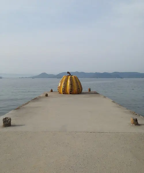 アートからはじめよ。直島を満喫する旅