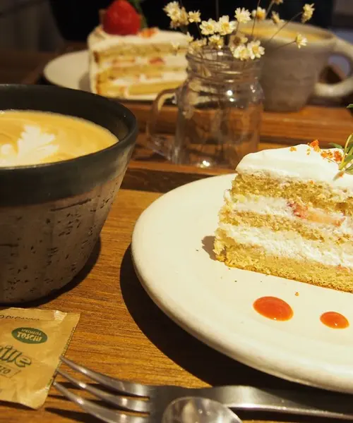 Cafeめぐり♡ 〜苺のデザートが食べたい編🍓〜