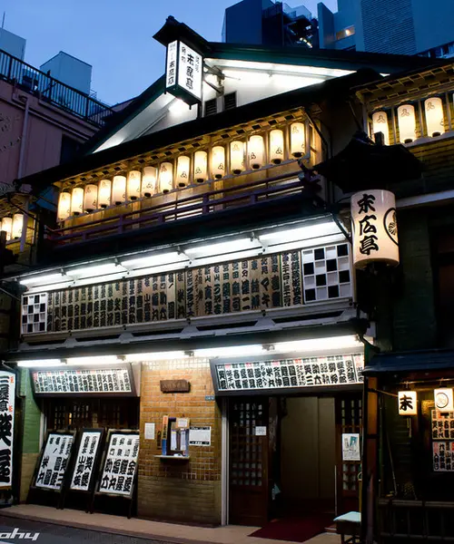 新宿の落語、末広亭で笑いの時間を！