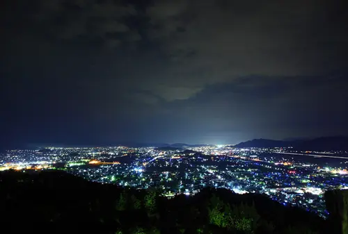 【仕事終わりのデートに。】越前市の美しい夜景と隠れ家バーを堪能する旅