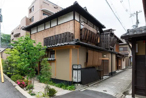 京町家でほっこりお泊まり＆清水エリアのローカルごはん