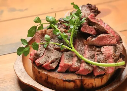 色んなお肉食べるよ！( ・`ω・´)９