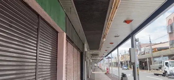 商店街のアーケード