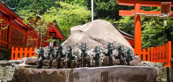 九頭龍手水舎