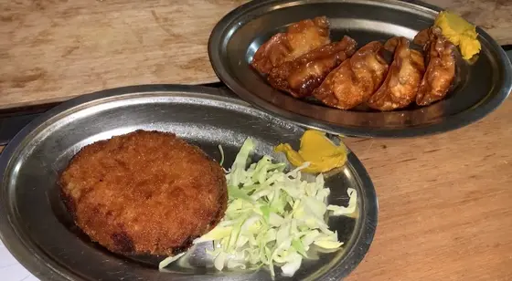 ミートコロッケ(130円)と揚げギョーザ(180円)