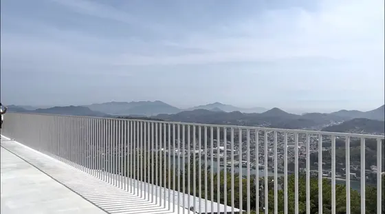 階段は緩やかで登りやすい