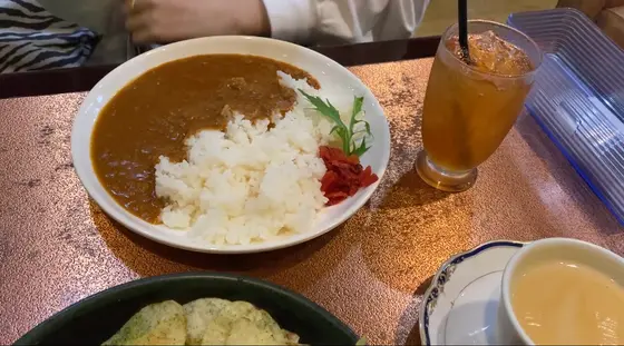 辛口キーマカレー(880円)とアイスティー(190円)