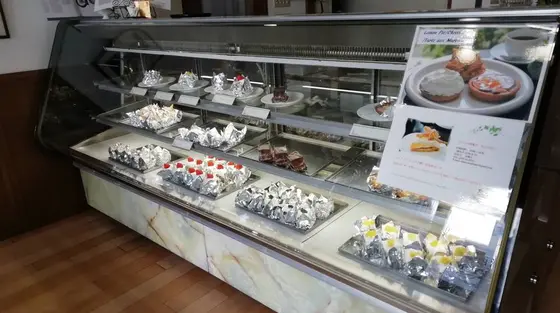 ショーケースにくぎづけ